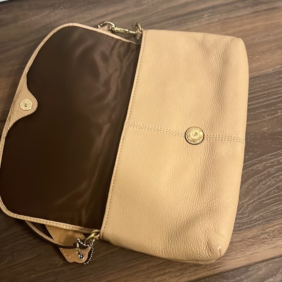 *AUTHENTIC- Coach Wristlet - Picture 3 of 6